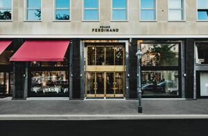 (c) Grand Ferdinand Au%c3%9fenansicht eingang