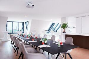 (c) Hotel Sans Souci Rooftop meetingapartment boardseating