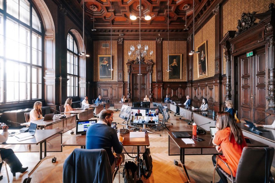 Großes Seminarevent in einem historischem Konferenzraum